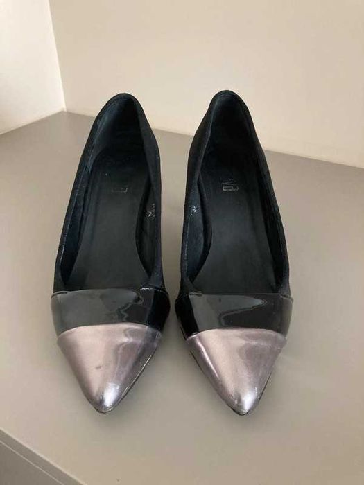 Sapatos pretos e cinzentos Foreva