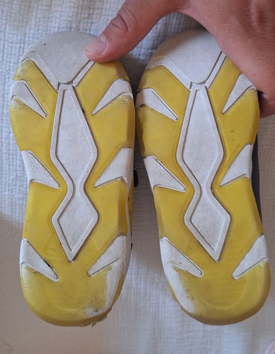 Sapatilhas Pikachu - Criança - Tamanho 27