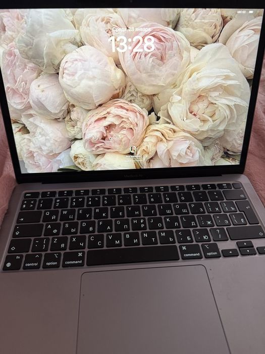 MacBook M1 2020,256 гб памяти