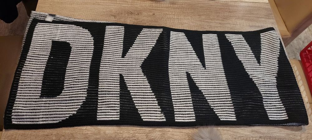 Piękny duży szal DKNY