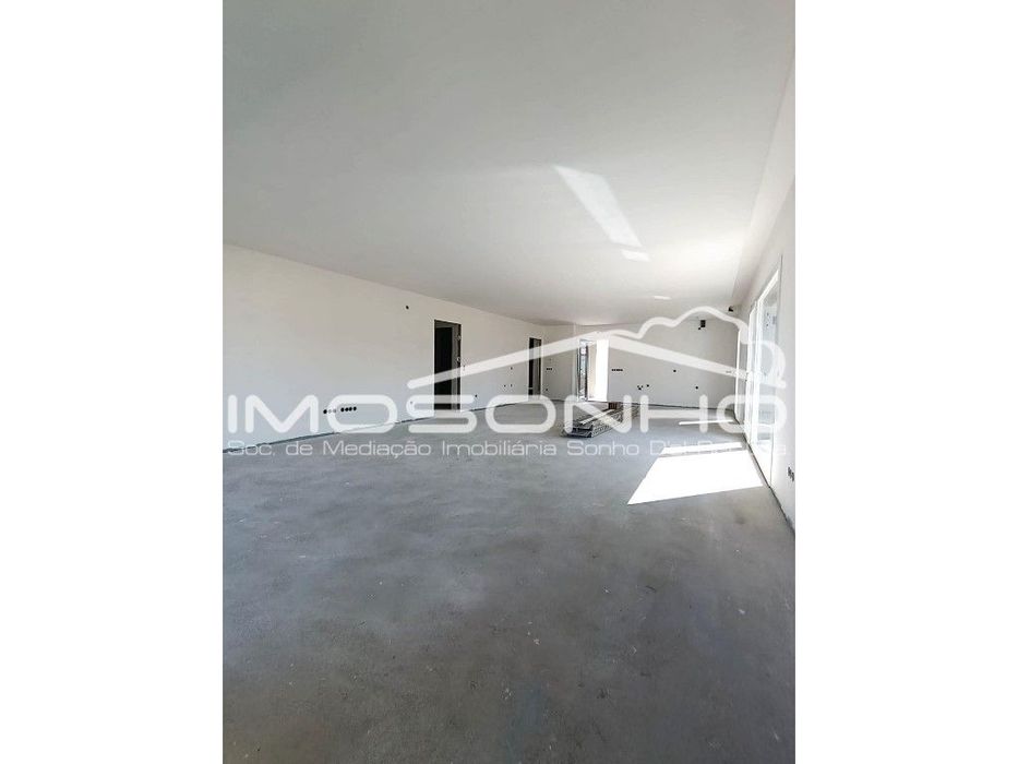 Moradia T3 de linhas modernas