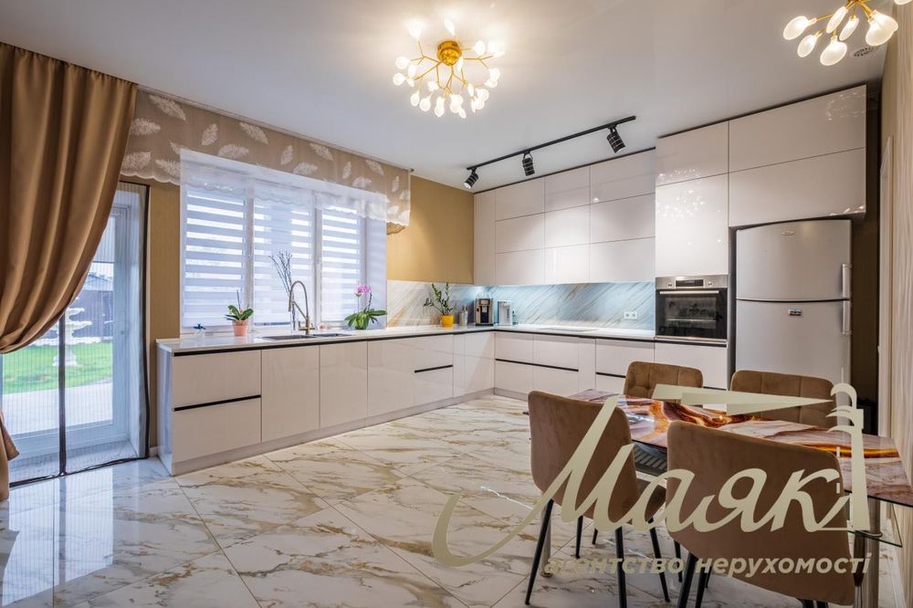 ПРОДАЖ сучасний одноповерховий будинок площею 182,7 м² у затишному селі Погреби, Броварського району Київської області, вул. Пасіченка.