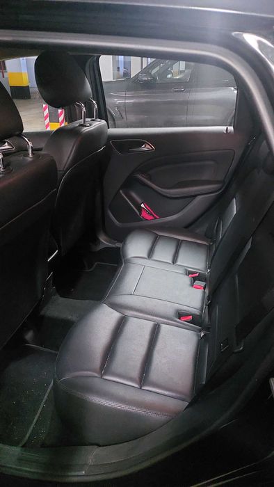 Mercecedes-Benz -  Classe B 180 - Caixa automática