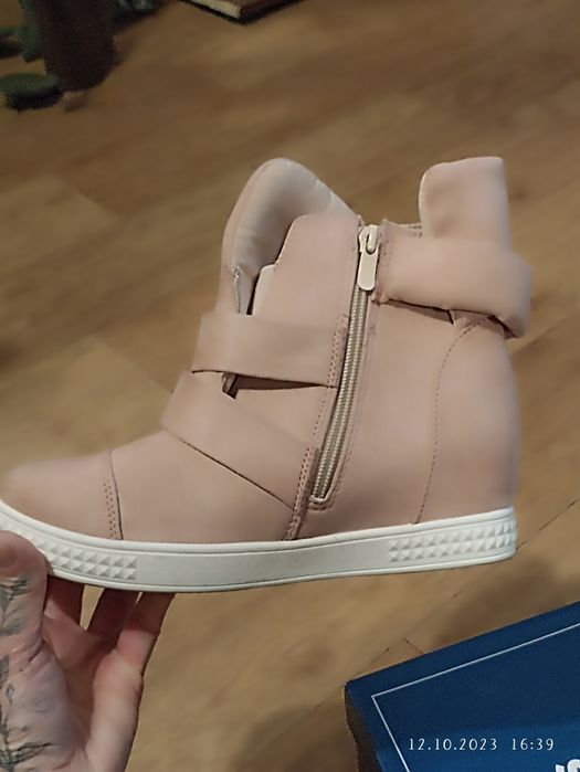 Продам полуботинки/сникерсы, демисезонные!