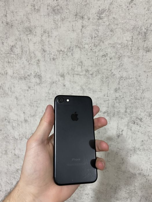 Продам Iphone 7 128 гб целиком или по запчастям
