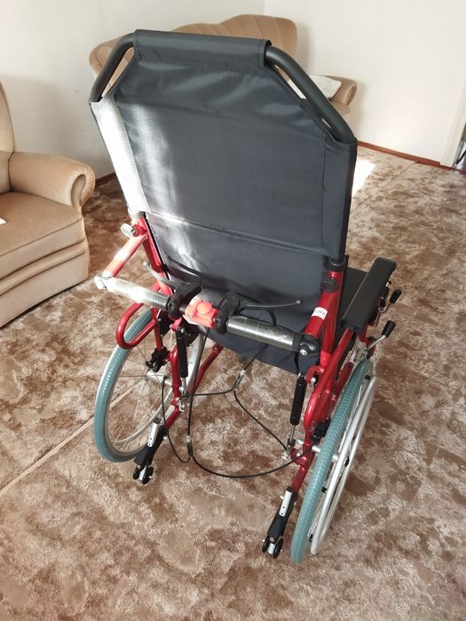 Продам інвалідне багатофункційне крісло.