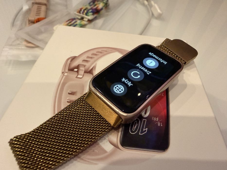 Inteligentna opaska Smartband Huawei Band 8 + bransoleta i 2 paski