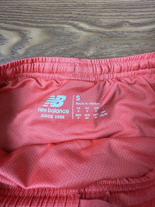 Продам мужские шорты New Balance