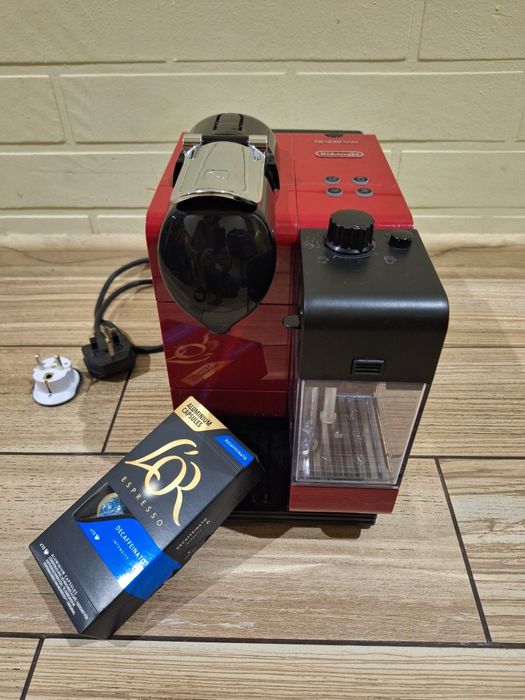Капсульна преміум кавоварка DeLonghi Nespresso Lattissima Touch EN521.R
