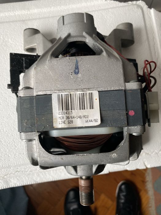 Motor de máquina de lavar Indesit a funcionar