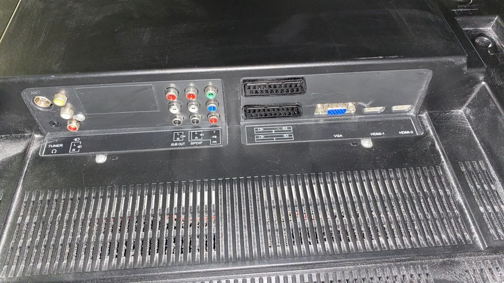 Vendo TV  SANYO   com comando