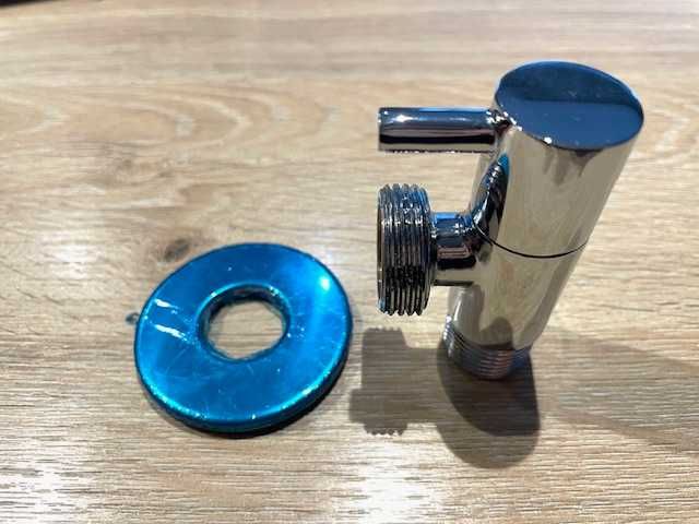 Zawór kątowy ceramiczny 1/2' x 3/4' Fluvius