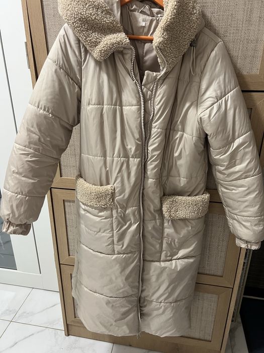 Зимова куртка з капішоном. Колір - беж. Розмір 50