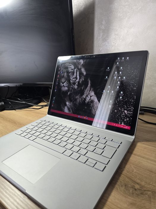 Microsoft Surface Book 2 , 8/256 gb