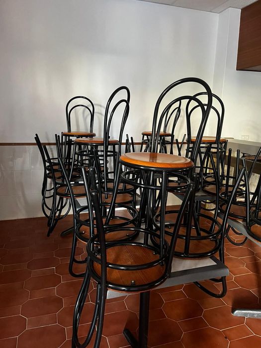 Mobiliários, equipamentos de  café