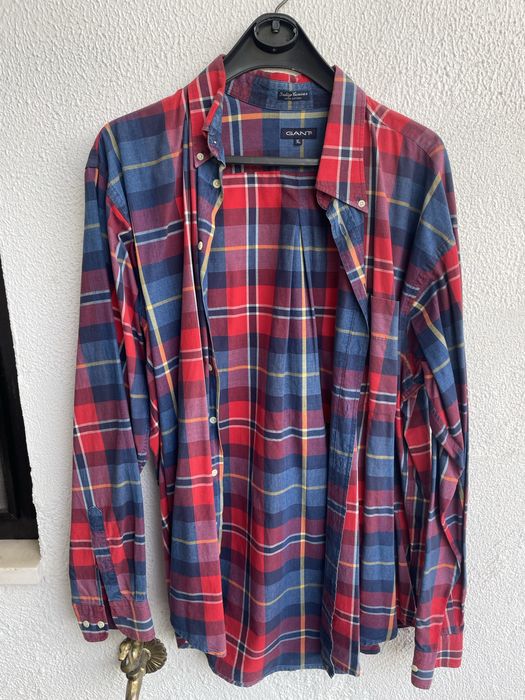 Camisa de manga cimprida ais quadrados vermelhos e azul da Gant