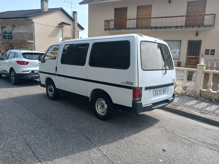 Carrinha  izuzo MIDI ,,2.2 CILINDRADA DIESEL  em estado razoavel andar