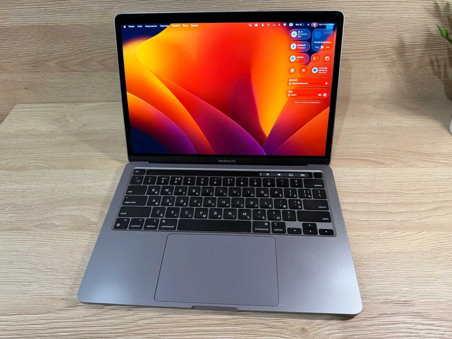 MacBook Pro 13" M2 2022, 8 GB, 256 GB, з UA гравіруванням (в Польщі)