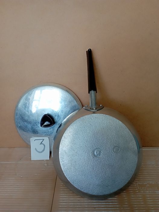 Алюминиевая сковорода.