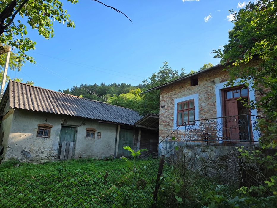 Дачний будинок с. Гологірки. Потребує незначного ремонту.