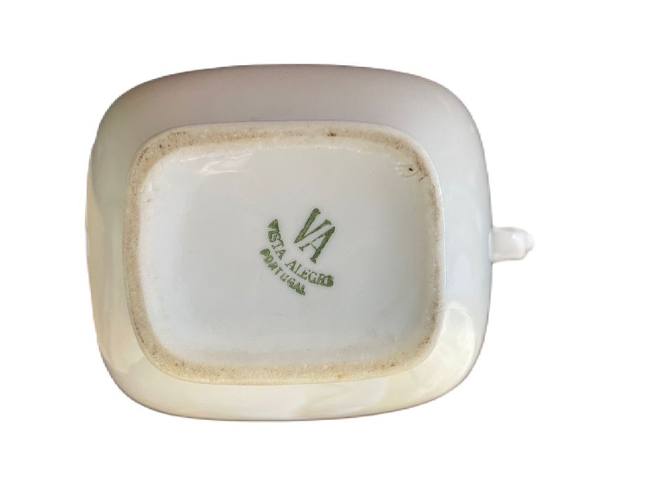 Dois açucareiros Vista Alegre 

Excelente estado 

Veja os meus outros