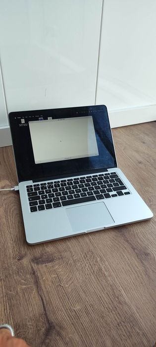 Mac Book - Apple