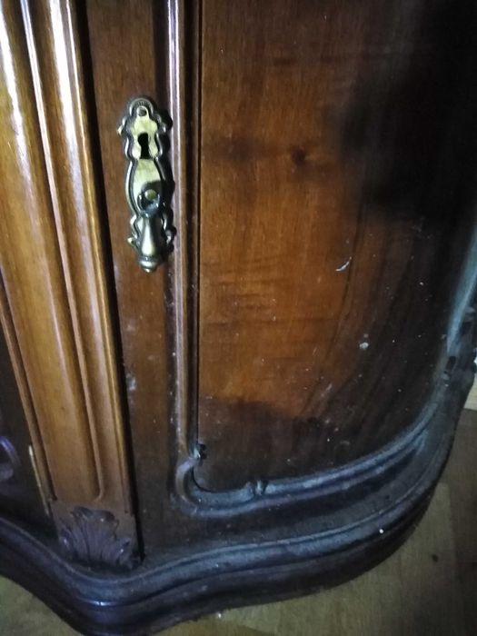 Móvel neo-clássico com balcão de mármore