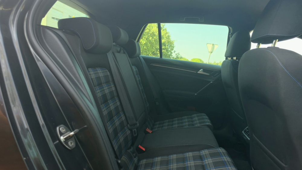 Volkswagen Golf GTE Hybrido plug-in aceito retoma
