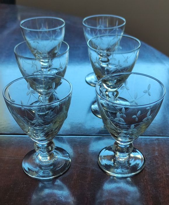 6 cálices antigos lapidados, para licores ou vinho do Porto