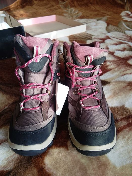 Продам нові кросівки.