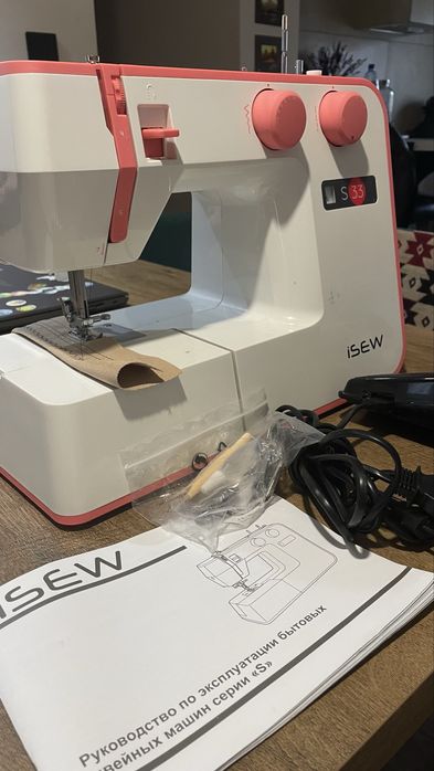 Продам швейну машинку