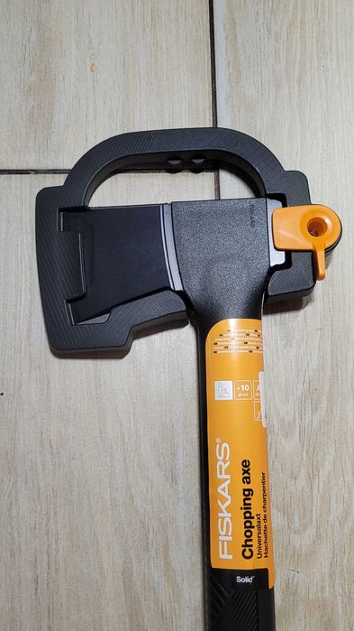 Siekiera FISKARS Chopping axe Solid A6 xs size