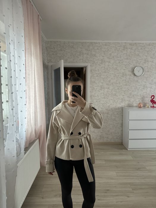 Стильне укорочене пальто