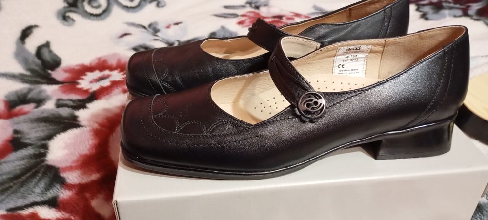 Шкіряні,нові 42р. 26,5см устілка