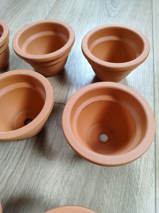 Małe doniczki ceramiczne