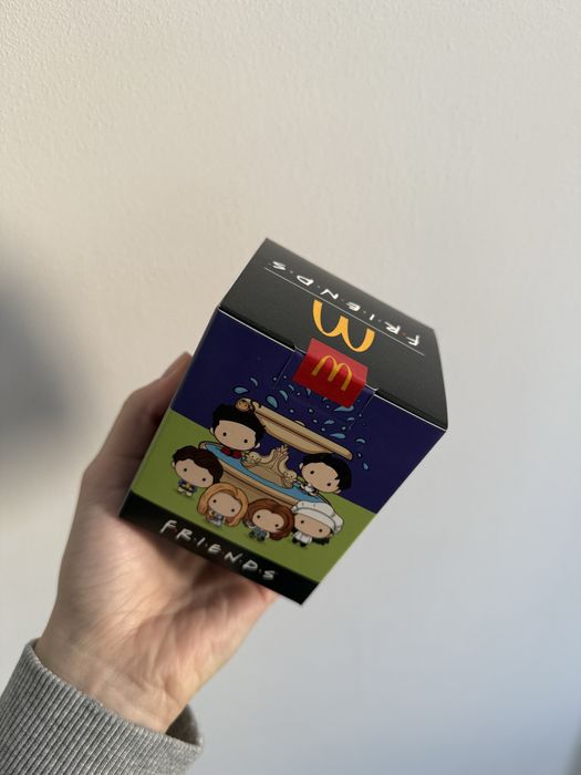 Обмін фігурки Моніки на Рейчел