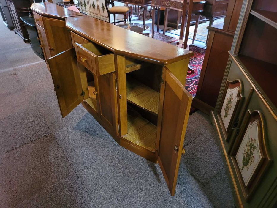 Solid Wood Console Table – Brand New Condition64584265654913124