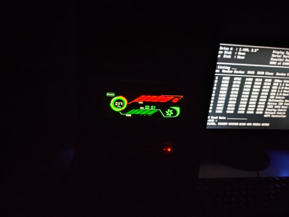 Komputer PC + Monitor + Klawiatura, AMD  2Gb RAM Obudowa z LCD Gratis