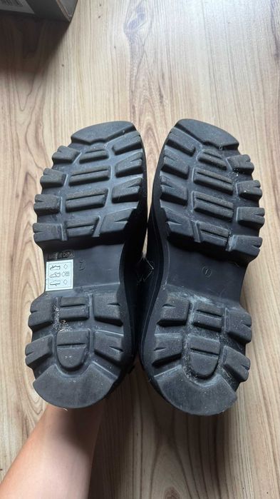 Buty KOI  w stylu Wednesday