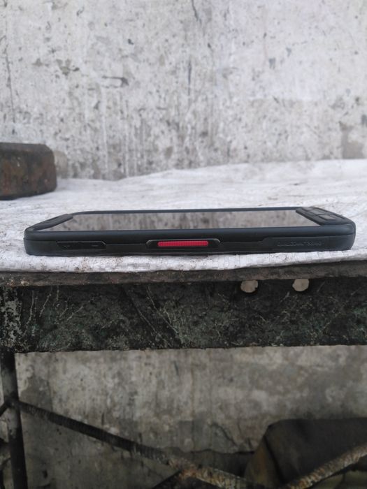 Смартфон Kyocera DuraForce Pro E6820