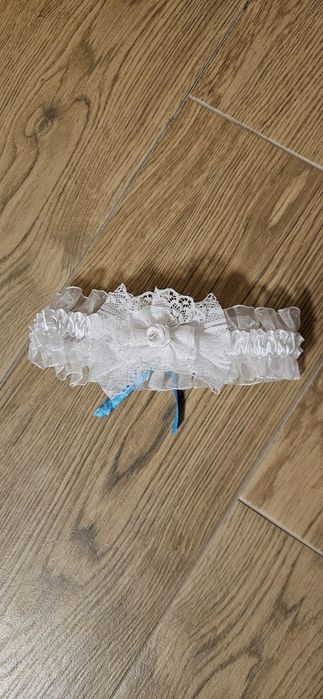 Podwiązka biała na ślub bielizna akcesoria satyna tiul niebieski element
