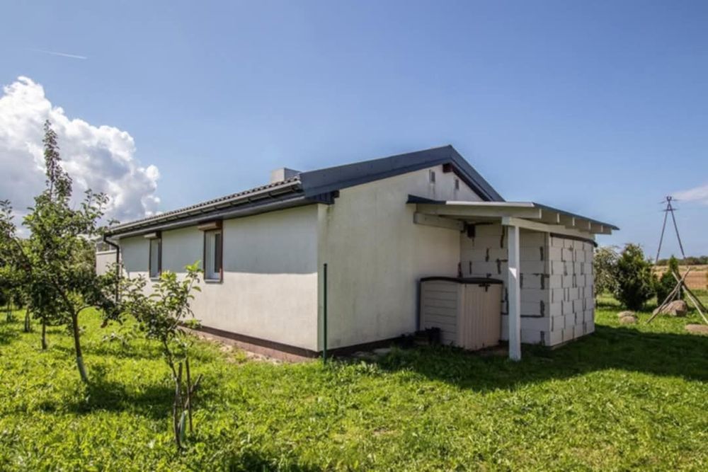 Sprzedam dom mieszkalno-letniskowy oraz dom letniskowy 3km od morza.