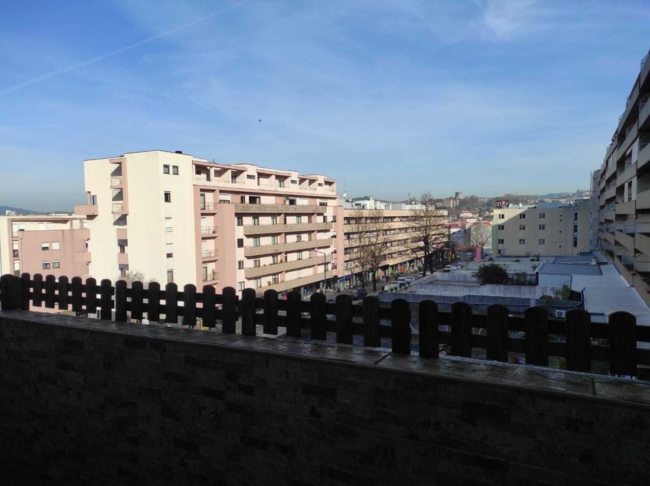 DISPONÍVEL EM AGOSTO/26 - Apartamento T2 para arrendamento - Centro Comercial Villa