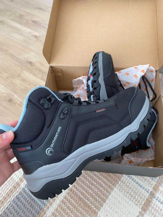 Спортивне жіноче взуття