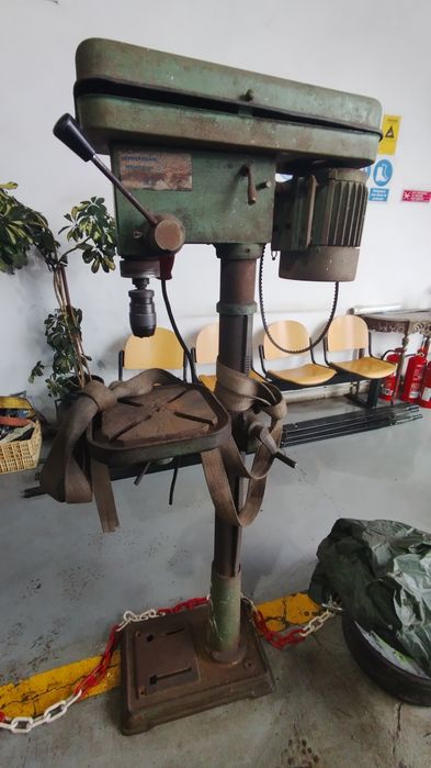 Coluna de furar industrial