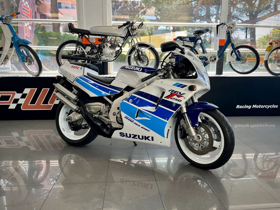 Suzuki RGV  250