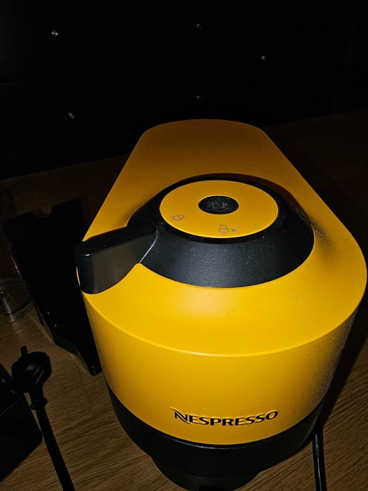 Máquina Nespresso Vertuo Pop Amarela