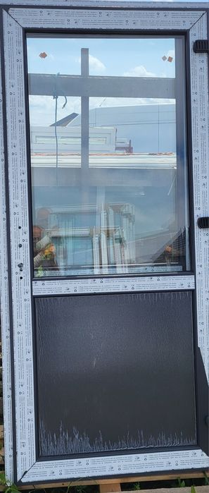 Drzwi zewnętrzne PCV do domu biura sklepu