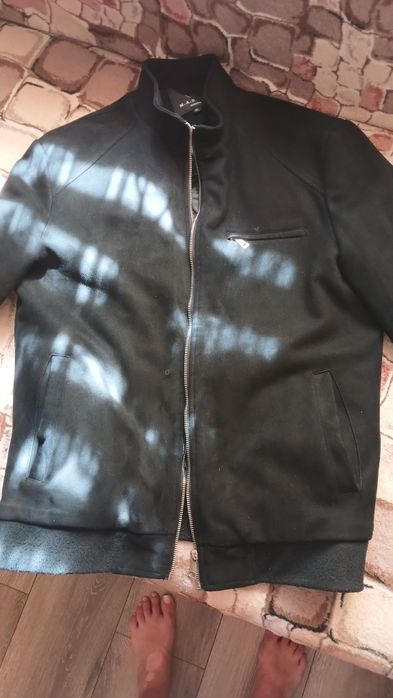 Куртка осіння чорна