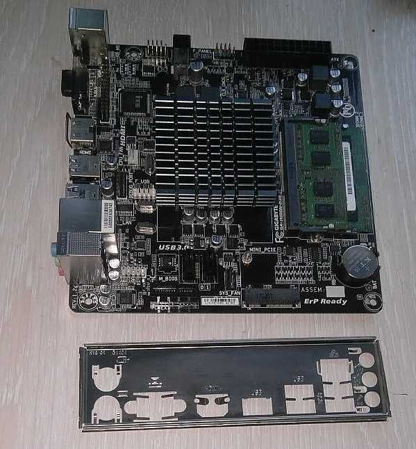 Комплект (мать проц озу) INTEL Сeleron-J1800 (2 x 2.58 GHz)  4 GB ОЗУ